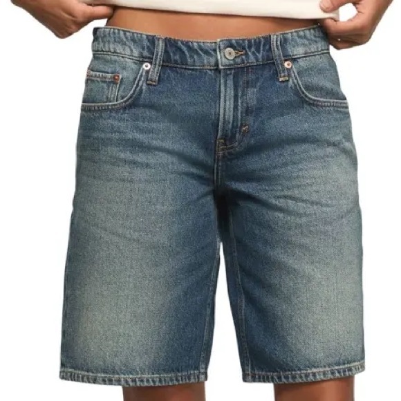 Lucky Brand 🍀 Sweet-N-Low Loose Raw Hem Denim Bermuda Shorts, Size 8/29 - Picture 1 of 16